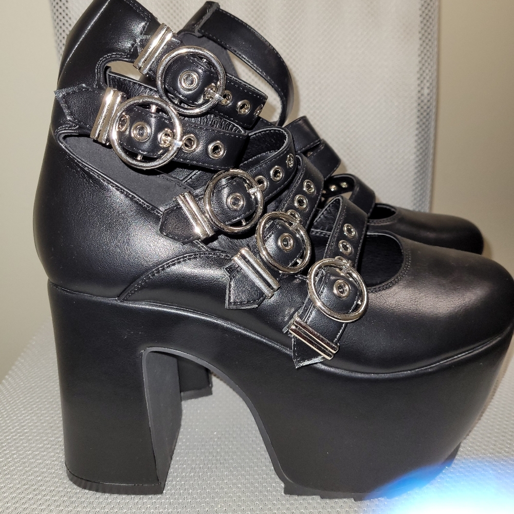 Lamoda Black Take Pleasure Platform